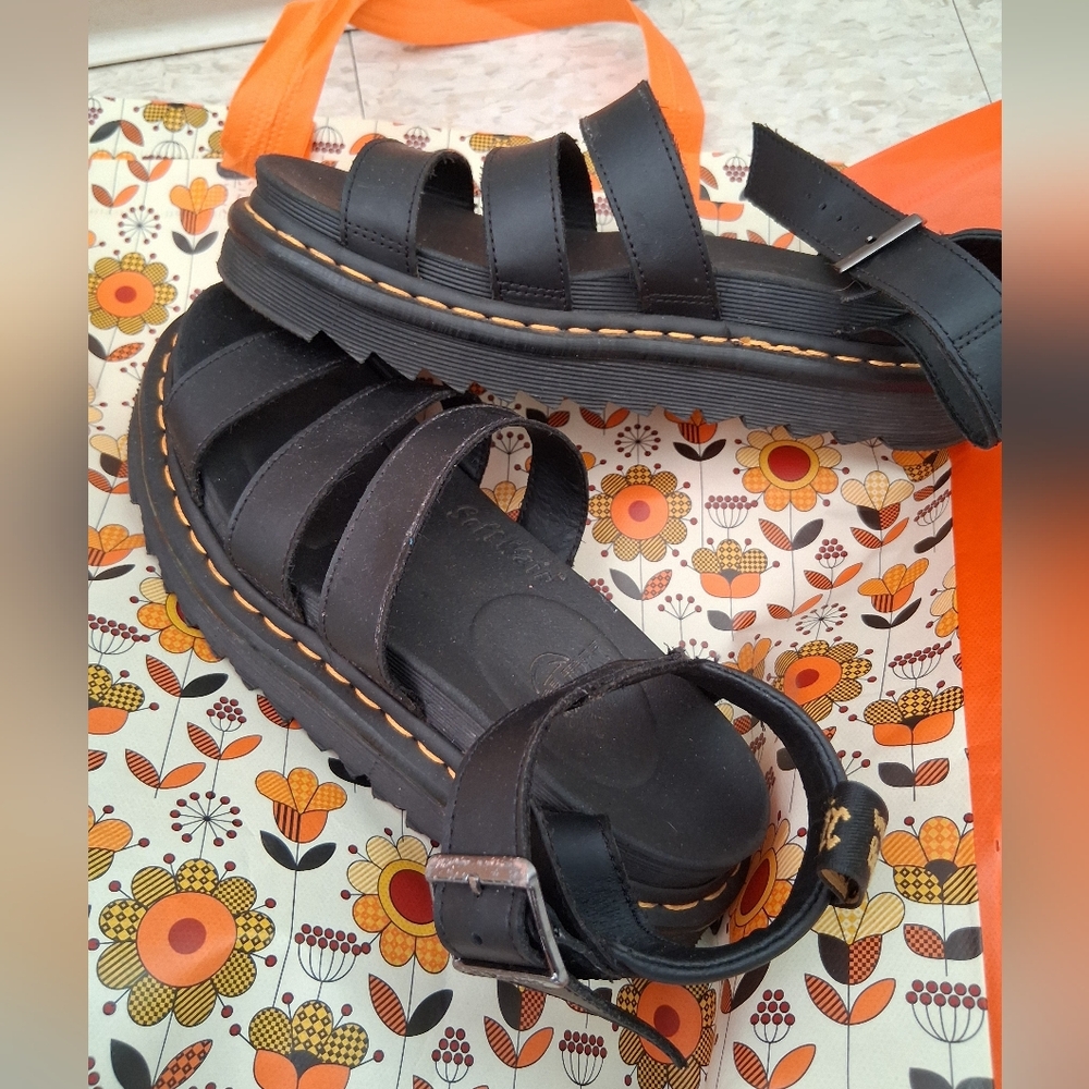 Dr. Martens Black Strappy Platform Sandals 9 FINAL PRICE DROP B4 GIVING AWAY